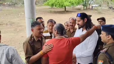 ऋषिकेश में तिकोनिया भूमि के विवाद में पशुपालन विभाग और वीरभद्र मन्दिर समिति आमने सामने आखिर भूमि किसकी।
#उत्तरखंड #ऋषिके...