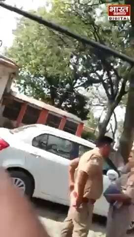 #फर्रुखाबाद - कोतवाली कायमगंज में तैनात महिला दारोगा सुधा को रिश्वत लेने के आरोप में एसपी ने लाइन हाजिर कर दिया है