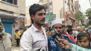 सुंदर नगरी मे बुलडोजर ने जमकर की तोड़ फोड़ शनि बाजार में मची अफरा तफरी पुलिस ने की कानून व्यवस्था सुनिश्चित