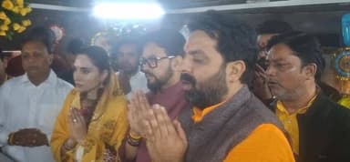 सांसद अनुराग ठाकुर ने नवाया माता श्री बगलामुखी में पत्नी संग शीश
#Navratri2026 #kangra #MataBaglamukhi #dehra