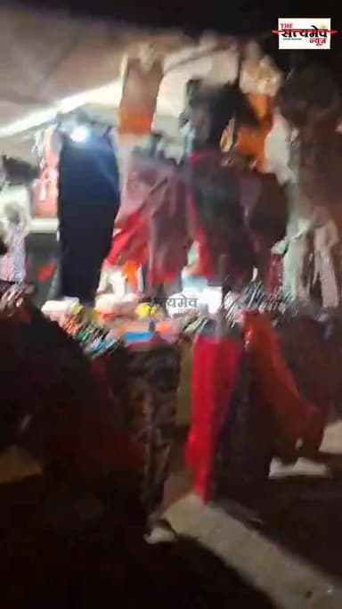 વાવાઝોડાના પગલે ઉમરા હાટ બજારમાં ભયાવહ દ્રશ્યો.
#brekingnews #GujaratiNews #LatestNews #shortnews #NewsUpdate #storm #T...