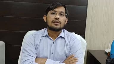 चंदौली में रेलवे ओवर ब्रिज का स्लैब गिरने की घटना के बाद एक्शन शुरू. डीएम चंद्र मोहन गर्ग का बयान #Chandauli #Chandaulin...