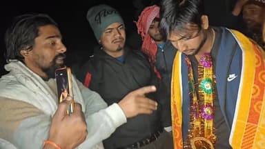 3 साल की मोहब्बत का मिला इनाम | पिता ने खुद कराई बेटी की लव मैरिज | Niranjan Love Story
#LoveMarriage #TrueLove #ViralSt...