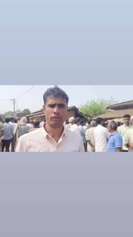 Dandai raro. me ek ledij fashi lagake mar hai