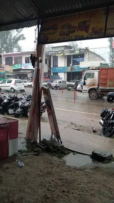 घुमारवीं में मूसलाधार बारिश