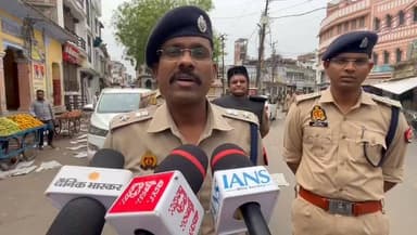 मऊ में ईद को लेकर हाई अलर्ट ,एसपी इलामारन ने किया रूट मार्च ,ड्रोन से होगी निगरानी #Eid #security