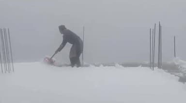 #hilight किन्नौर में कल्पा में मार्च महीने में भारी बर्फबारी, घर की छत से बर्फबारी हटाती, पहाड़ की मजबूत नारी
👆👆👆