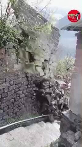 यह दृश्य मनाली के निकट दोभा में देखने को मिला है जबकि बरसात अभी दूर है
#kullutodaynews #SachKiAwaaz #MediaPower #Himach