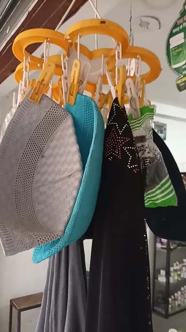 ईद उल फितर के मौका पर टोपियां #खुशबू# सुरमा# हिजाब# खजूर #मिसवाक वगैरा के लिए तशरीफ़ लाएं।