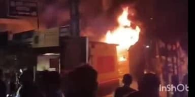 റാന്നി: വടശേരിക്കര മനോരമ ജംഗ്ഷന് സമീപമുള്ള ടയർ കടയിൽ വൻ തീപിടിത്തം