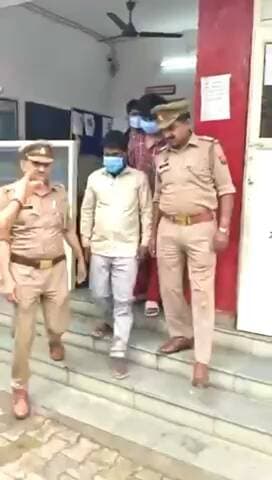 #गाजियाबाद- पुलिस ने जासूसी गैंग का भंडाफोड़ किया, रेलवे स्टेशन, मंदिरों और संवेदनशील स्थानों के फोटो-वीडियो व GPS लोकेशन पाकिस्तान भेजे जा रहे थे