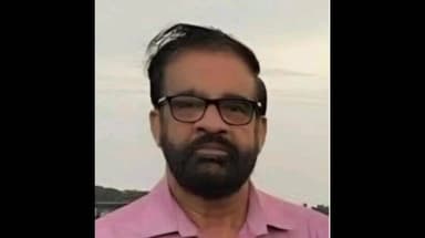 കണ്ണൂർ: നരീക്കാംവള്ളിയിൽ വാട്ടർ ടാങ്ക് വൃത്തിയാക്കുന്നിതിനിടെ വീണ് ഗൃഹനാഥൻ മരിച്ചു