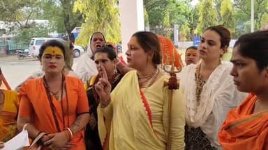 #सागर में ‘किन्नर जिहाद’ के कथित #मामले ने फिर पकड़ा तूल, भोपाल से #किन्नरों के साथ सागर पहुंची जगतगुरू काजल ने पुलिस अध...