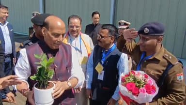 #हल्द्वानी पहुंचे रक्षा मंत्री #राजनाथ सिंह,#हल्द्वानी पहुंचने पर #भाजपा नेता एंव #अधिकारियों ने किया स्वागत।
Uttarakha...