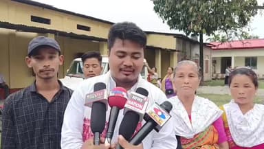 ঢেকিয়াজুলি ভাগ: BJP প্ৰাৰ্থী অশোক সিংহলৰ বিৰুদ্ধে ঢেকীয়াজুলিত ক্ষোভিত নিৰ্দলীয় প্ৰাৰ্থী অনচোমা বসুমতাৰী