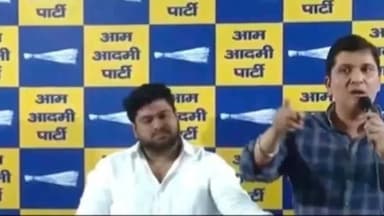 शाहदरा: सौरभ भारद्वाज मीडिया के सामने 'अर्थी' लेकर पहुंचे, बीजेपी और केंद्र पर बरसे, कहा- 'इनके बाप से नहीं डरते!'