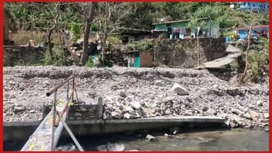 #आपदा से अमीरों को मिला कमाई का मौका और गरीबों की नहीं बनी पुलिया।