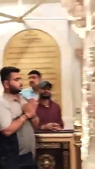 #भारतीय क्रिकेटर #ऋषभपंत ने आज श्रीराम जन्मभूमि मंदिर में दर्शन किए। #आईपीएल टीम LSG के साथ पहुंचे पंत ने भगवान श्रीराम का आशीर्वाद लिया।