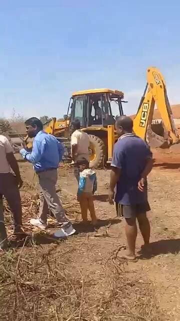 रिटोरी गांव का सरपंच जबरदस्ती हमारी जमीन में कब्जा करवा रहा है हमारी मदद करो सबको शेयर करो