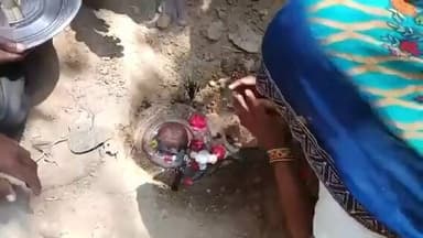 "मेरे सपने में ढाई–तीन महीने से भोले बाबा आ रहे थे, आज मैं गांव से कुछ लड़कों को इकट्ठा करके लाया
#हाथरस, #यूपी में पूजा–अर्चना शुरू हो गई है।