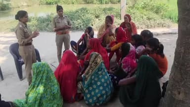 घोसी: घोसी लाकर सहित कई जगहों पर पुलिसकर्मियों ने मिशन शक्ति के तहत अभियान चलाया, गांव जाकर महिलाओं को किया जागरूक