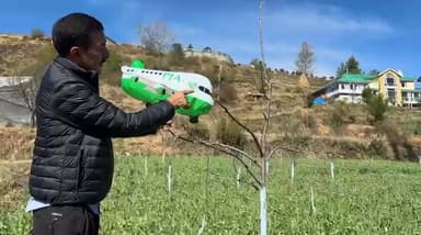 #राजगढ़ के भाटल बखोग में आसमान से गिरा जहाज जैसा गुब्बारा, पाकिस्तान से जुड़ा होने की आशंका
हिमाचल प्रदेश के जिला सिरमौ...