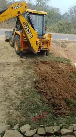 2 February ko Salon jais road highway Par NHAI JCB UP16 GT5596 mitti ka khannan kiya h .. jo ki ab गद्दे me takdil h