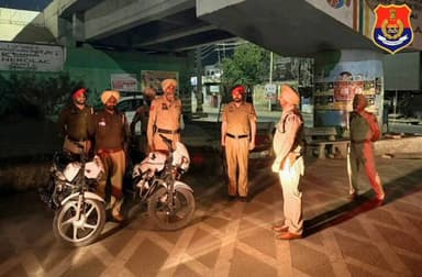 ਮੋਗਾ: ਜਨਤਾ ਦੀ ਸੁਰੱਖਿਆ ਲਈ ਮੋਗਾ ਪੁਲਿਸ ਵੱਲੋਂ ਦਿਨ-ਰਾਤ ਕਰਮਚਾਰੀਆਂ ਦੀ ਤਾਇਨਾਤੀ ਕੀਤੀ ਗਈ