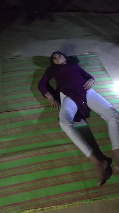 Aaj takriban Rat 11 bje Shivani kumari ne fasi lga liya hai Parivar walo ka kahna hai ki prem prasang ka mamla hai
