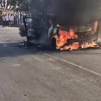 बंधवा पुल के पास धू-धू कर जली डस्टर गाड़ी
वाहन मालिक अज्ञात, आग लगने की वजह रहस्य..
#MungeliNews #BreakingNews #FireInci...