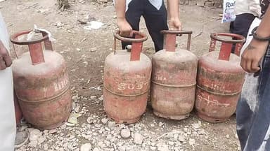 वाह जी... गैस की किल्लत नहीं तो रात 12 बजे से लाइन क्यों...
#gas #cylender #LPG #mla #dm #ssp #rudrapur #udn #modi #dha...