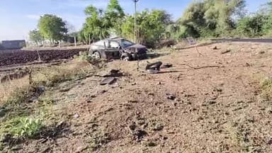 રાણપુર: રાણપુરમાં બરવાળા ચોકડી નજીક મિલેટ્રી રોડ પર કાર ચાલકે સ્ટેરીંગ પર કાબુ ગુમાવતા કાર પલટી ગઈ,મોટી જાનહાની ટળી