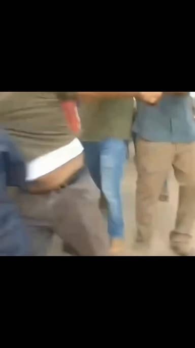 अनपरा में इलेक्ट्रिशियन बच्चियों से करता था छेड़छाड़, 1KM तक पीटते हुए थाने ले गए लोग, गुड टच-बैड टच समझाते हुए रोने लगी...