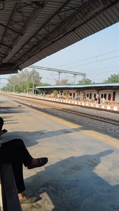sakoti tanda railway station yaha se subah Saharanpur 9 beje jane ke liye aapko Koi bhi Sidhi train nahi milegi .