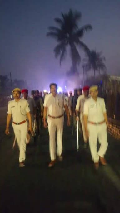 रामनवमी को लेकर भपटियाही पुलिस ने निकाला फ्लैग मार्च ।
Supaul, Bihar - सुपौल - बिहार Supaul Police District Administrati...