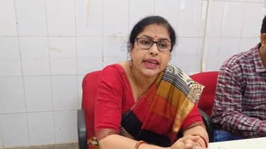 सर्वाइकल कैंसर को लेकर जानकारी देती हुई अमरपुर रेफरल अस्पताल प्रभारी डॉक्टर दीप्ति सिन्हा। #अमरपुर #newsbanka #वायरल #बि...