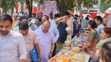 #खटीमा ब्लॉक में अजब मना... भाजपा सरकार के चार साल का जश्न,,✍️✍️,
मनाने वाले कौन स्थानीय अधिकारी.. स्थानीय नेता स्टॉल म...