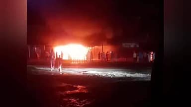 কদম: চাউলধোৱাত ভয়ংকৰ অগ্নিকাণ্ডৰ ঘটনা,জ্বলি ভস্মীভূত হয় এখন ইলেকট্ৰনিকৰ দোকান