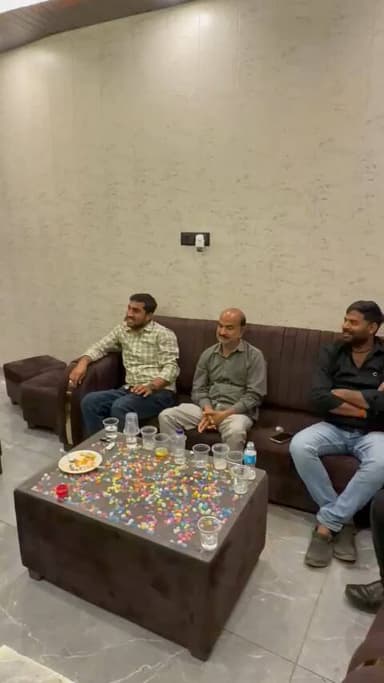 शिवम सिंह संचालक भारत सिंह इंटर कॉलेज पट्टी एवं अधिवक्ता उच्च न्यायालय जी के निःशुल्क विधिक परामर्श केंद्र उद्घाटन में..