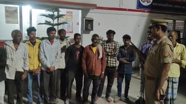 कोतवाल अनिल कुमार सिंह शराबियों की लगाई क्लास
#MAU #maunews #maupolice