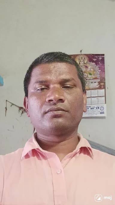 Kahte hain pyar mein neend ud jaati hai, par jab woh yaad aaye toh neend bhi khoobsurat lagne lagti hai 😍✨
#Pyar #LoveF