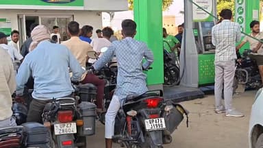 पेट्रोल की कमी के अफवाह के चलते पेट्रोल पंपोपर बुधवार को रही भारी भीड़,प्रशासन का दावा नहीं है पेट्रोल की कोई कमी