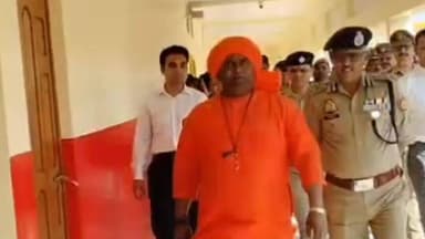 दीप प्रज्वलित कर डिजिटल कंप्यूटर लैब का देवीपाटन पीठाधीश्वर ने किया उद्घाटन, आईजी गोरखपुर व मंडलायुक्त रहे मौजूद