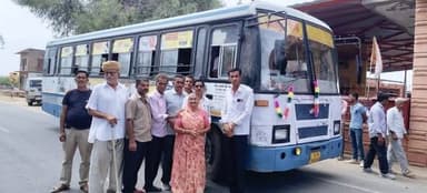 जोधपुर से चाडी नई रोड़वेज बस सेवा शुरू होने पर रायमलवाड़ा में चालक और परिचालक का किया स्वागत...
#रोड़वेज #बस