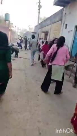 गभाना: मढ़ौला में दो पक्षों के बीच जमकर चले लाठी-डंडे, वीडियो सोशल मीडिया पर हुई वायरल