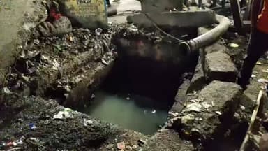 #बरेली
A man fell into an open drain in #Bareilly, UP, approximately 15 hours ago. #Currently, the administration has b...