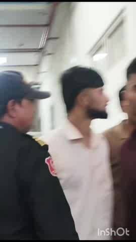 दौसा: दौसा जिला अस्पताल में इलाज न मिलने पर मरीज पर बरसे लात-घुसे, वीडियो सोशल मीडिया पर हुआ वायरल