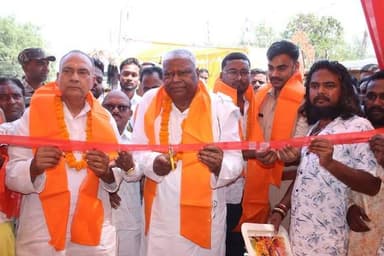 सिजुआ में चैती दुर्गा पूजा पंडाल का उद्घाटन, विधायक मथुरा महतो रहे उपस्थित!
#धनबाद:#सिजुआ नया श्याम बाजार में चैती दुर्...