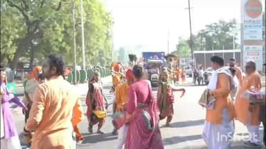 નડિયાદ: નડિયાદમાં સાઈબાબાની ભવ્ય પાલખીયાત્રા યોજાઈ : આદિવાસી લોકનૃત્ય અને બેન્ડવાજાના તાલે નગર ગુંજી ઉઠ્યું...