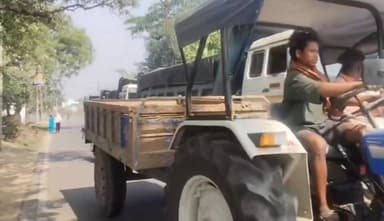 कालुबथान ओपी क्षेत्र के खोखरा पहाड़ी में ग्रामीणों ने कोल वाशरी जा रहे दर्जनों हाईवा डंपरों को रोका भारी वाहनों के सड़क ...